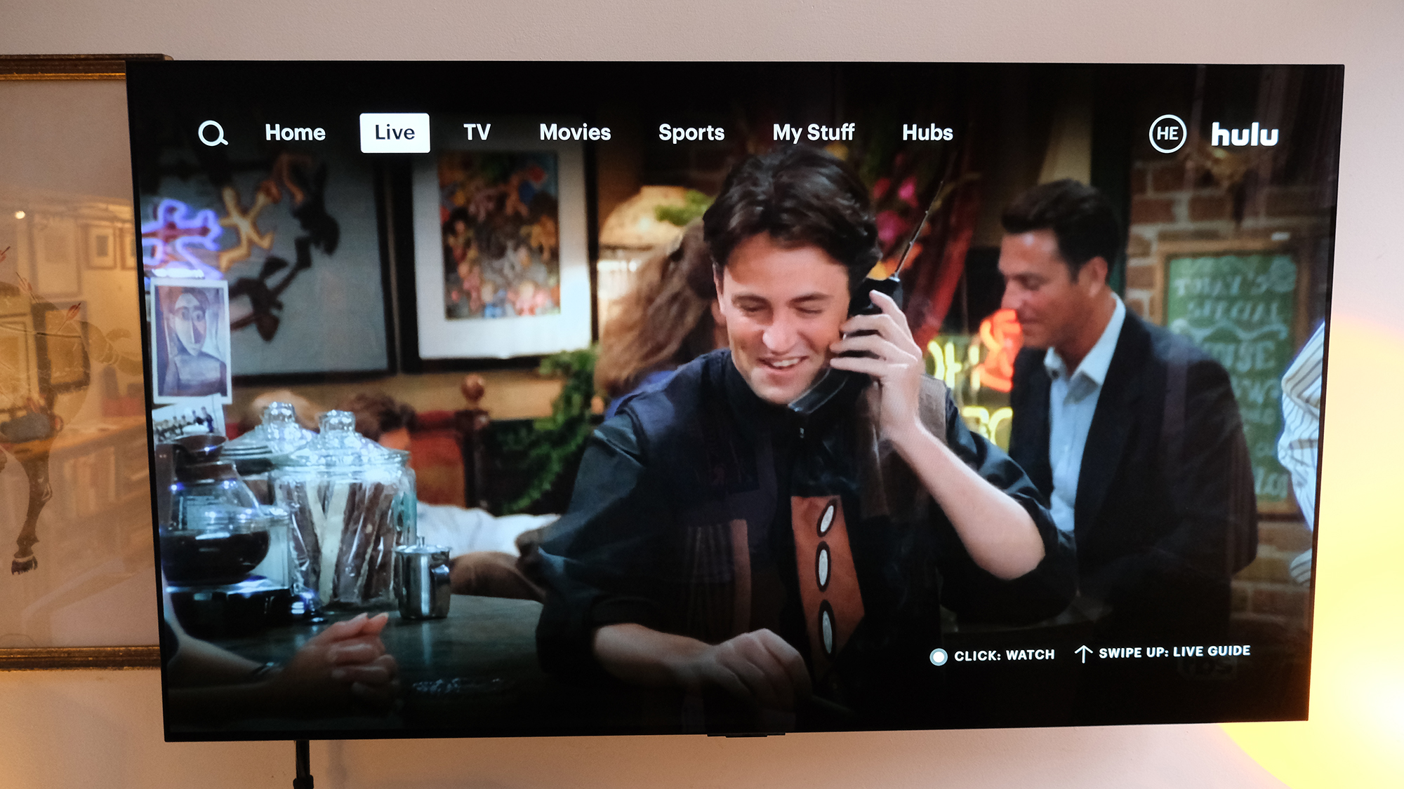 Vrienden spelen op Hulu + Live TV